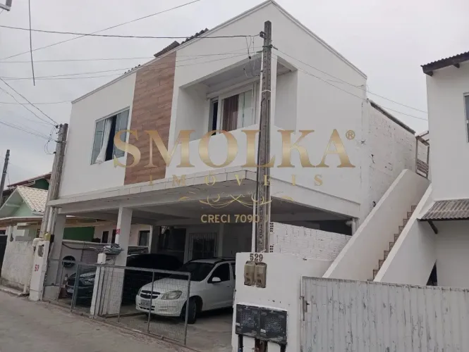 Prédio à venda com 6 studios e 3 vagas de garagem, no bairro São João do Rio Vermelho, Flo