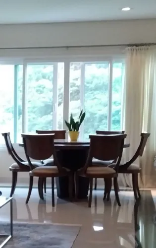 Conjunto Mesa de Jantar Redonda Centro Giratório com 6 Cadeiras