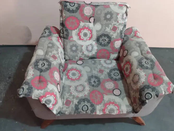 Poltrona Floral Confortável