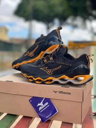 Mizuno Wave Prophecy 13 - Preto com Detalhes Laranja