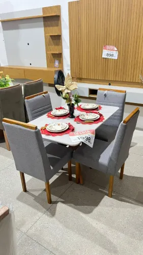 Linda mesa de jantar com tampo branco e cadeiras estofadas em cinza. Design moderno e eleg