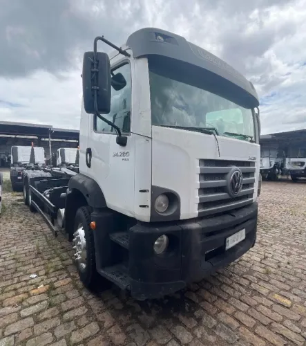 VW 24.280 ano 2019, 6x2, com Poliguindaste, em SP