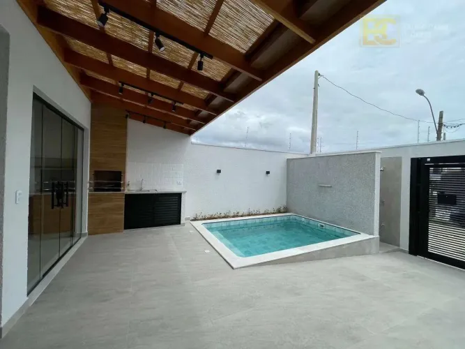 Casa Térrea Nova e Moderna com piscina - venda á 1500 m do mar - Flora Rica II - Peruíbe/S