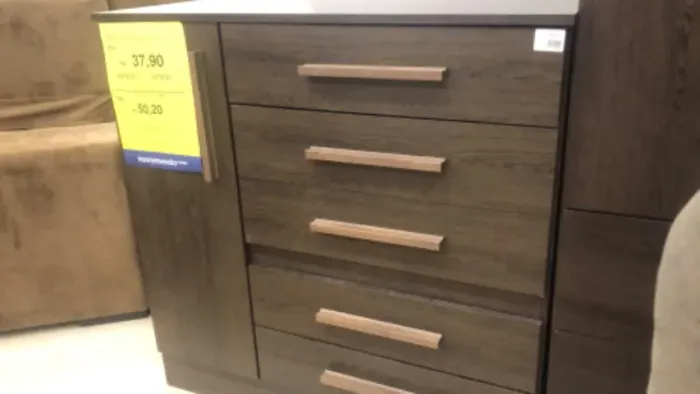 Cômoda de 5 gavetas e um puxador 