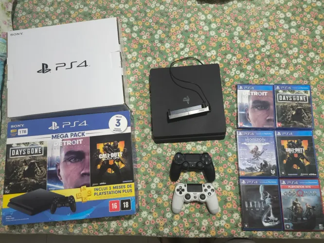 Playstation 4 slim 
