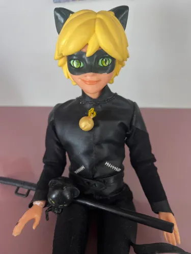 Miraculous Cat Noir- Boneco e Kwami  