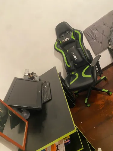 Mesa e cadeira gamer