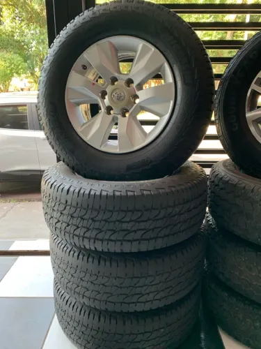 Rodas Hilux SRV Aro 17 6X139 C/ Pneus