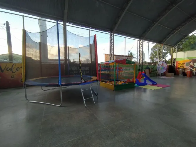 Alugo pula pula , piscina de bolinha gangorra, Espaço de Brincadeiras Completo!
