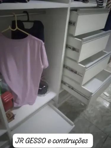 GUARDA ROUPA DE GESSO 