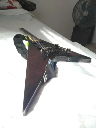 Guitarra Flying V II Strinberg Headless 