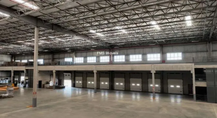 Galpão Comercial para Locação em Cabreúva-SP, Bairro Jacaré - 3 Salas, 6 Banheiros, 8 Vaga