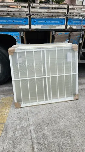 Janela de alumínio branca 1 X 120 com grade vidros lacrada