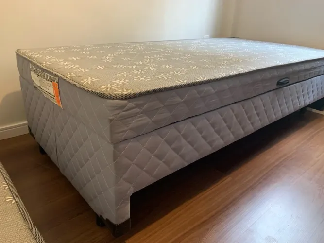 Cama solteiro com baú