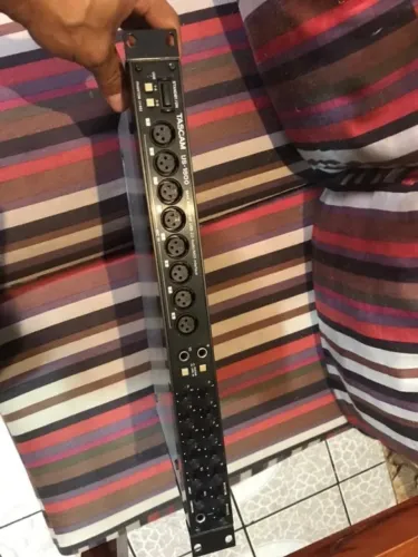 Interface De Áudio Tascam Us-1800