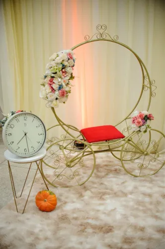 Carruagem para decoração de ambientes 