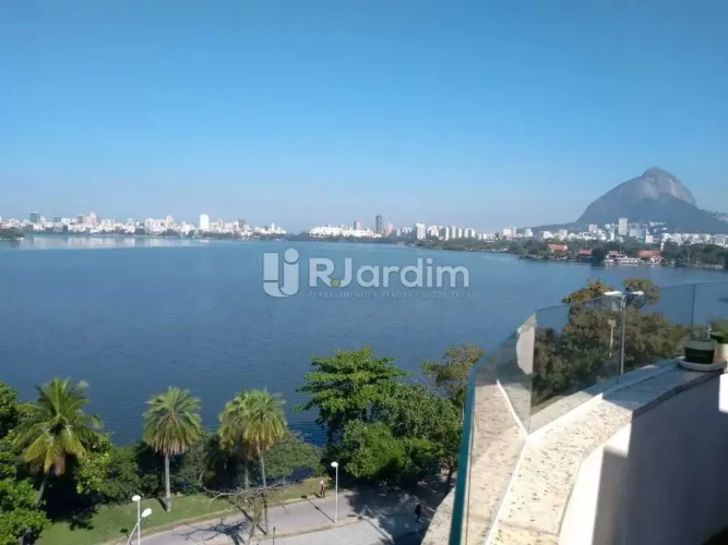 Cobertura Duplex na Lagoa | Vista Lagoa Rodrigo de Freitas | 2 Quartos (1 Suíte) | Terraço