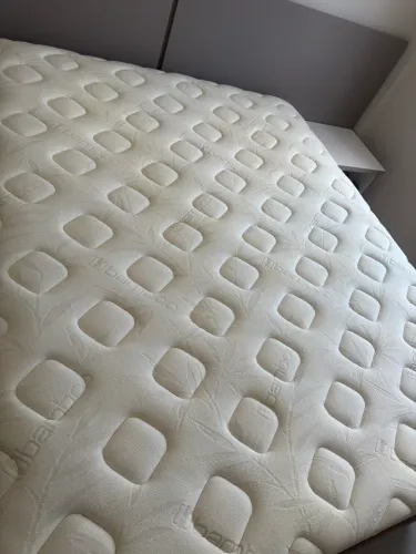 Cama Baú Queen + colchão SIMMONS