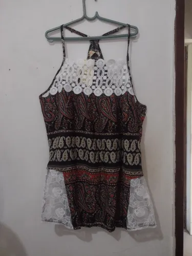 Blusa Feminina Estampada com Detalhes em Renda