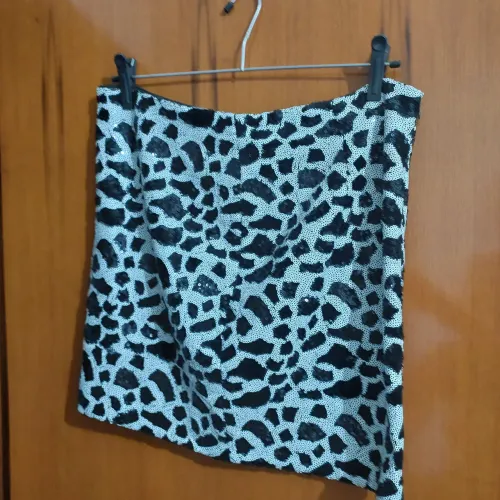 Saia lantejoula preto e branco com brilho 