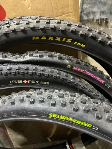 Lote de pneus Maxxis novos originais dos anos 90 - made in Taiwan ? 