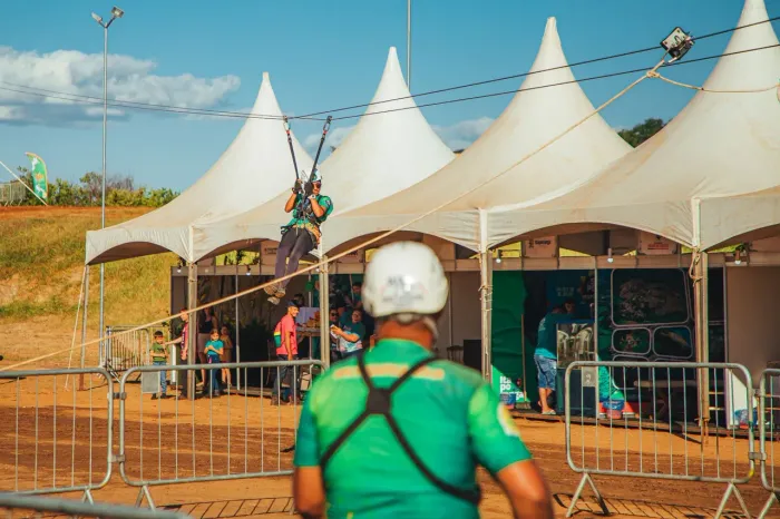 Aventura Radical: Tirolesa em Eventos e Festas