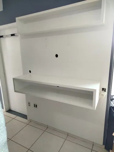 Painel tv planejado branco c/2 nichos