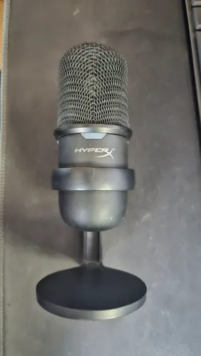 Microfone HyperX Solocast USB com pedestal de mesa
