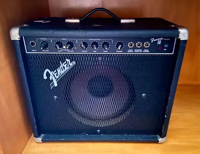 Amplificador Fender 25R mexicano