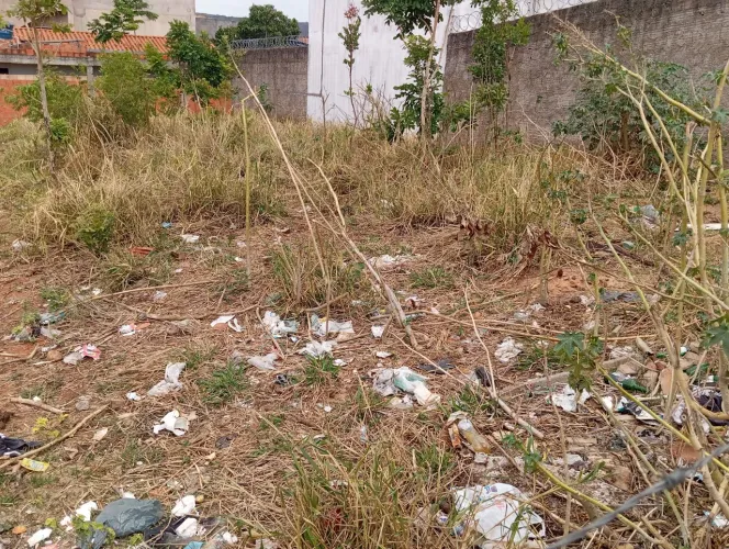 Lote 300 m² Área Central Bairro Maracanã /Escriturado...Permuta por lote no Jd Primavera .