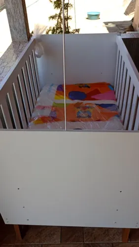 Vendo um berço semi novo com o colchão