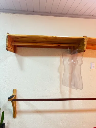 Arara para loja estilo rústico 