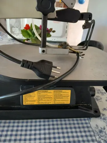 Tico tico de bancada Máquita seminovo nova.