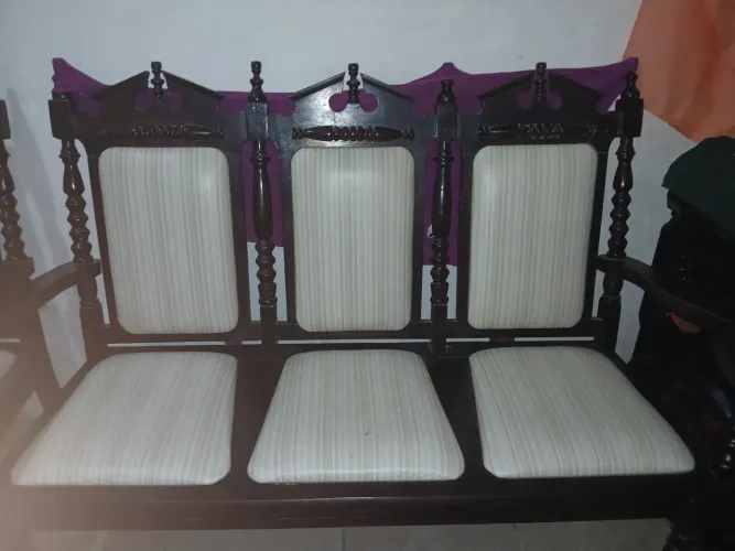 Banco de Madeira Estiloso para Sala de Estar