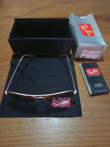 Óculos Ray Ban na caixa em otimo estado