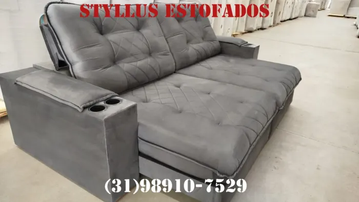 Sofá Retrátil com porta copos- 3 Lugares - Novo