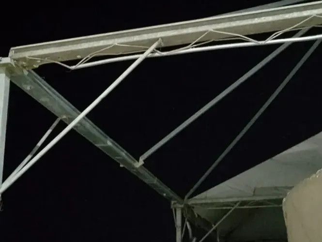 Vendo 3 Estrutura Galvonizada para Tenda medindo: 6x6 cada. Com calhas para chuva