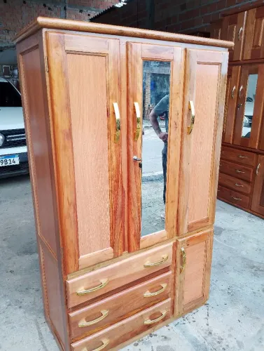 Guarda roupa de 3 portas angelim.