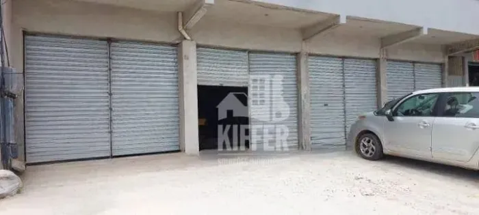 Loja Comercial com 4 Vagas e Pé Direito Alto Avenida Principal de Itaipuaçu