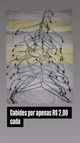 Cabides de metal - R$2,00 cada
