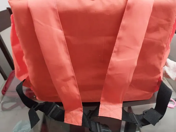 Mochila Laranja com Alças Ajustáveis