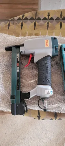Grampeador pneumático 80W Rocama