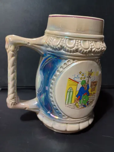 Caneca de Cerâmica Decorativa com Cena Vintage