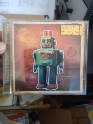 Compact Disc com Design de Robô Vintage