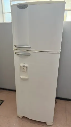 Vende-se Geladeira