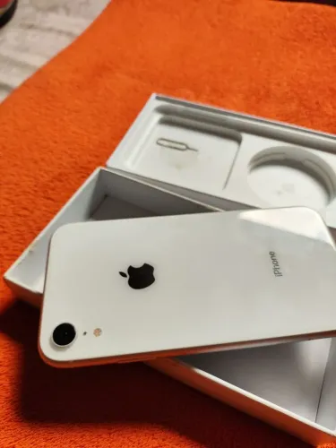 iPhone XR 64g Branco seminovo