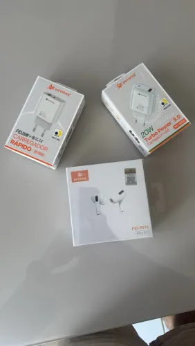 Fone Bluetooth e carregadores