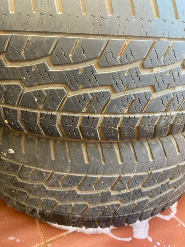 Vendo pneus 205/60 R16 - $400,00
