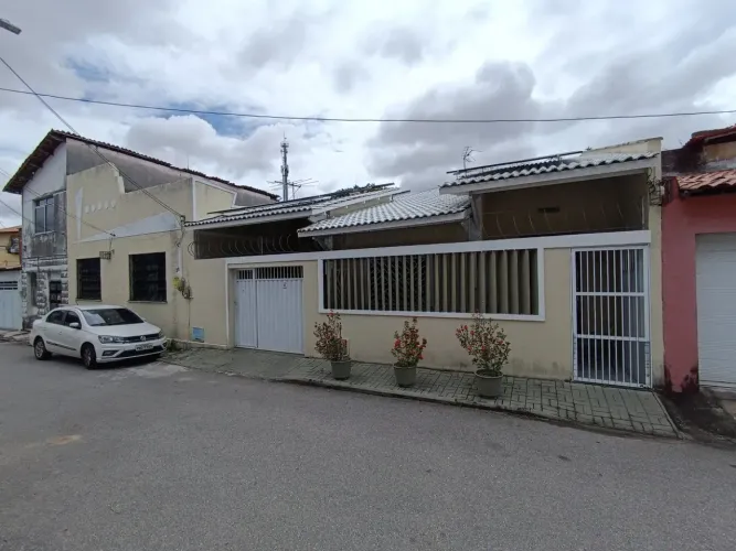 Casa à venda em Fortaleza, no bairro Benfica, região central da cidade!