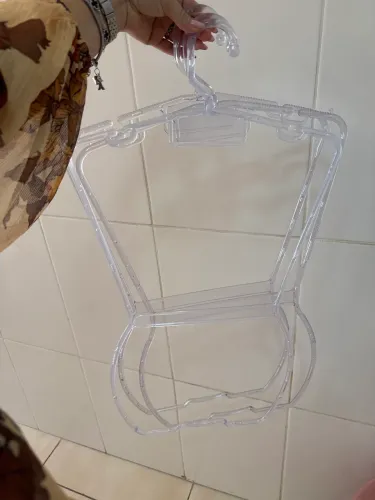 Cabide silhueta em acrílico